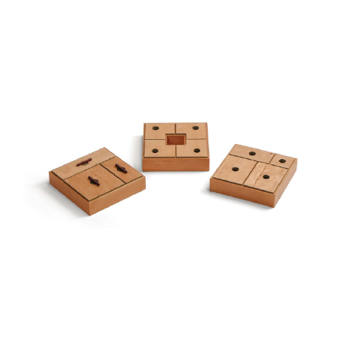 Caja cuadrada natural con compartimentos